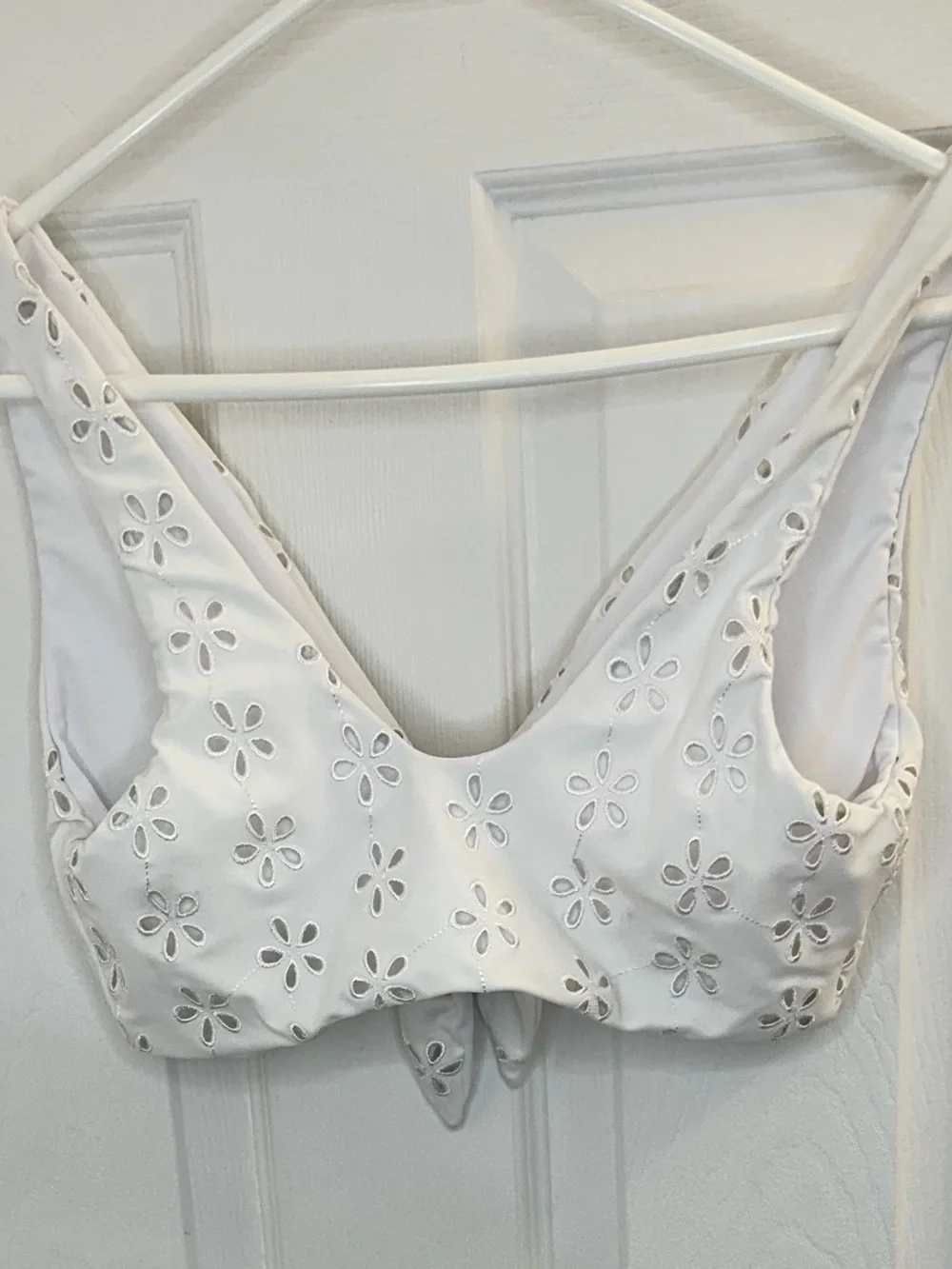 Beach Riot Dallas Top White Magnolia Eyelet Swim Bikini Top size medium